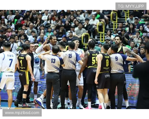 激情碰撞攻防博弈一场篮球比赛的全景式复盘与启示成长精神与团队战术亮点 - 副本 (2) - 副本